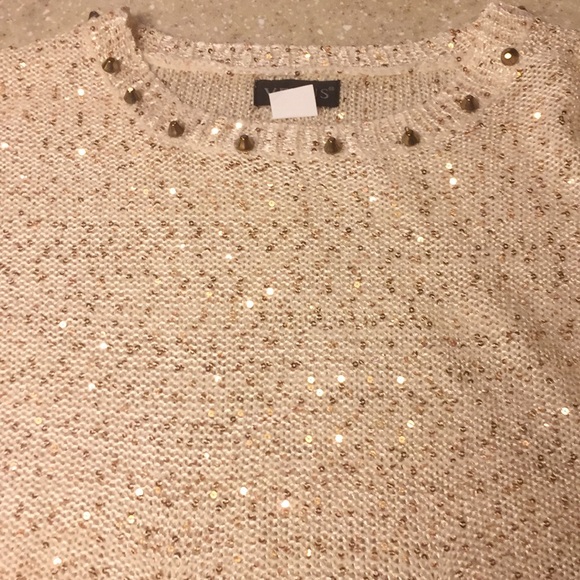 Beautiful cream sweater with gold detail - Picture 2 of 6